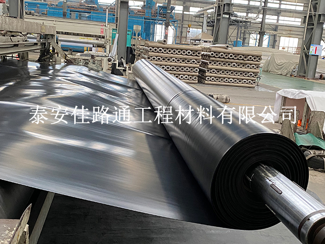 防滲土工膜施工中如何及時(shí)修復(fù)破損情況？
