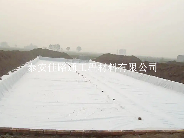 垃圾填埋場防滲膜鋪設(shè)效率提升技巧:創(chuàng)新引領(lǐng)高效施工 垃圾填埋場防滲膜鋪設(shè)效率提升技巧:創(chuàng)新引領(lǐng)高效施工
